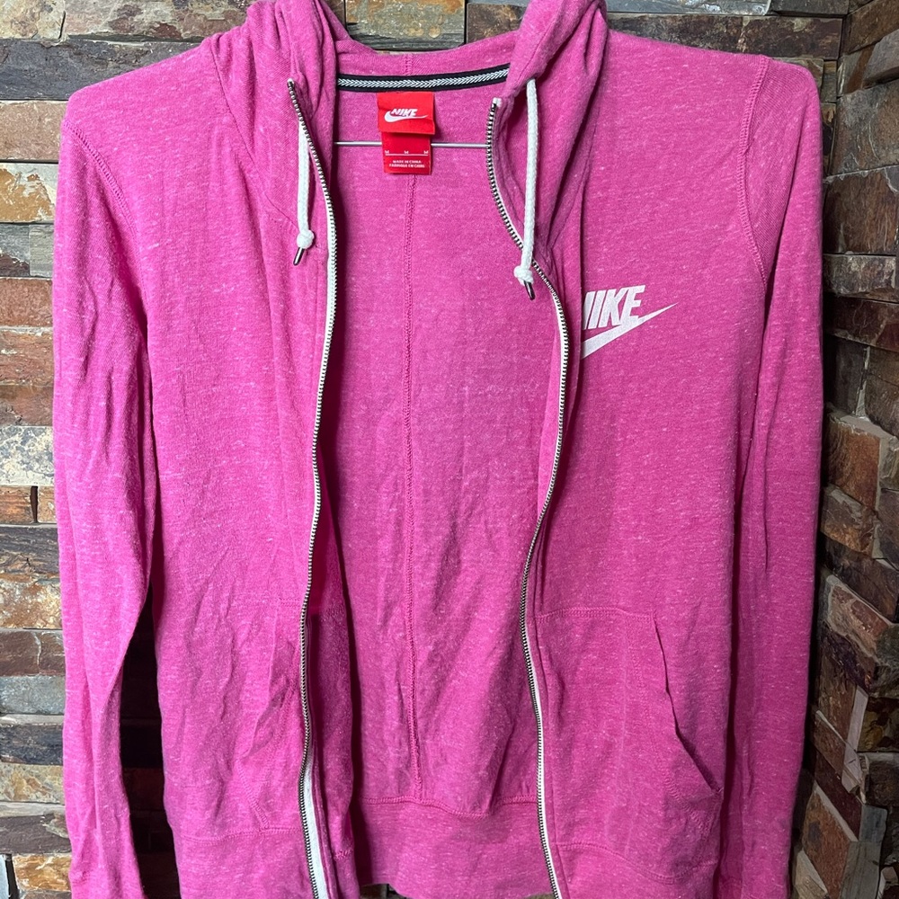 NIKE
